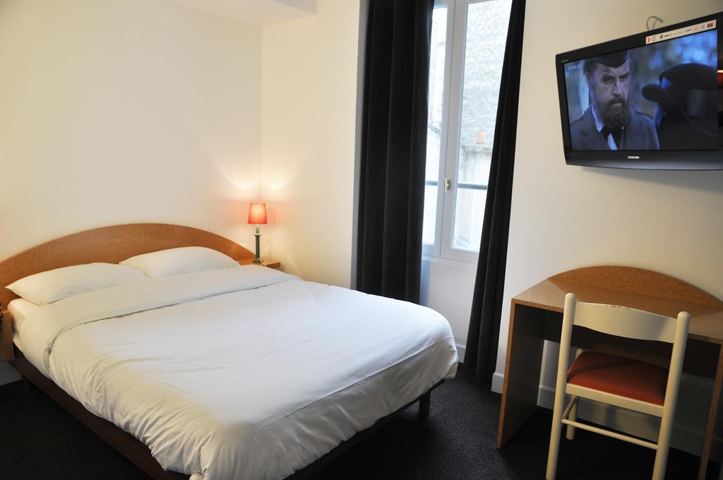 Hotel De La Tour Paris Room photo