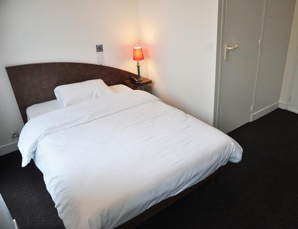 Hotel De La Tour Paris Room photo