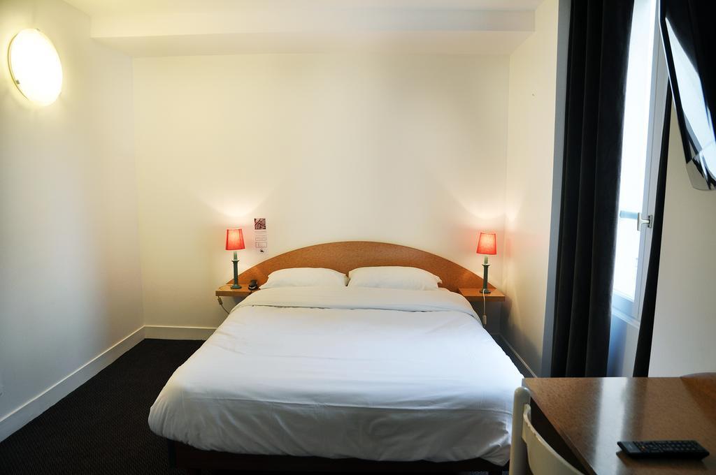 Hotel De La Tour Paris Room photo
